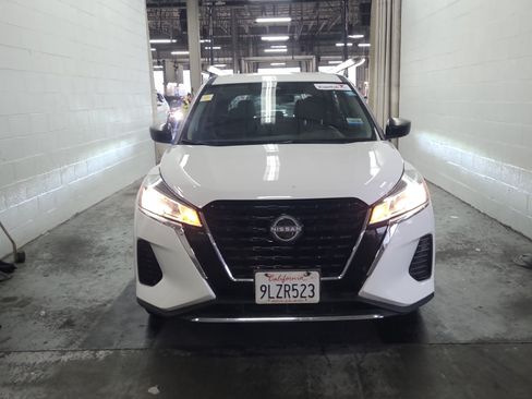 Used 2024 Nissan Kicks S FWD image 2