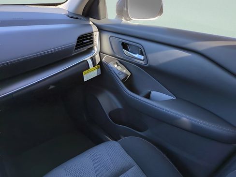Certified 2026 Nissan Rogue SV FWD image 17