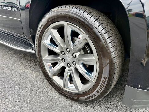 Used 2020 Chevrolet Suburban Premier AWD/4WD image 16
