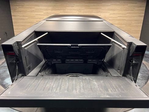 Used 2024 Tesla Cybertruck AWD Crew Cab image 22