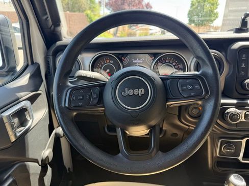 Used 2020 Jeep Gladiator Sport image 8
