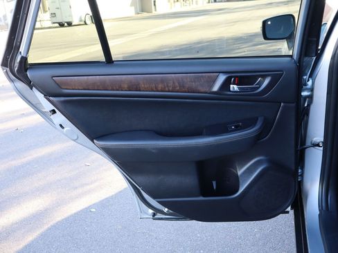 Used 2017 Subaru Outback 3.6R Limited image 24