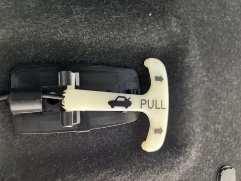 Used 2025 Nissan Sentra SV image 32