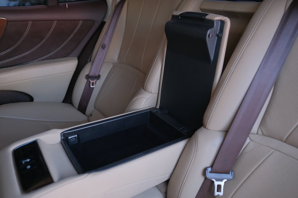 Used 2018 Lexus LS 500 w/ Accessory Package (Z2) RWD image 24