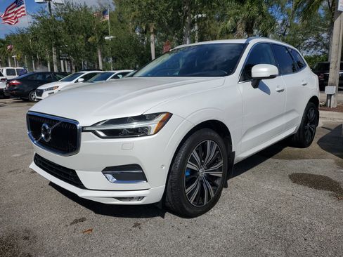 Used 2018 Volvo XC60 T6 Momentum w/ Advanced Package image 3