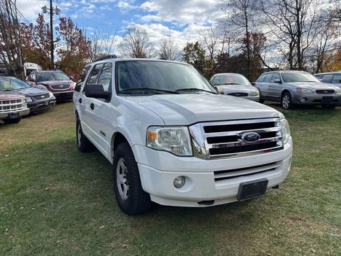 Used 2008 Ford Expedition XLT image 2