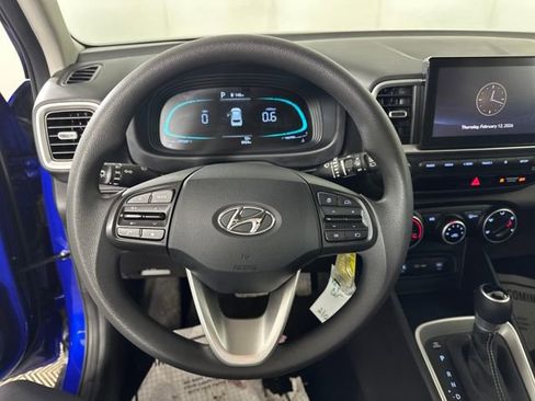 Used 2025 Hyundai Venue SE image 14
