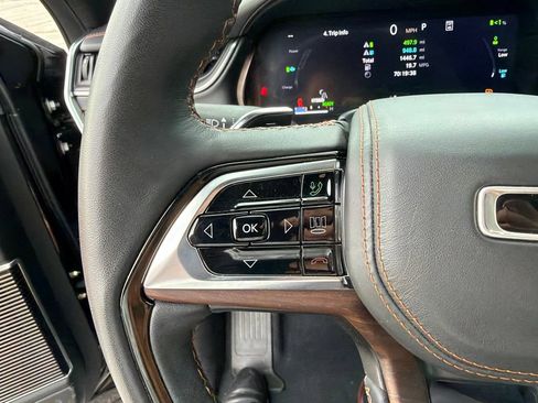 Used 2022 Jeep Grand Cherokee Summit w/ Advanced Protech Group IV AWD/4WD image 17