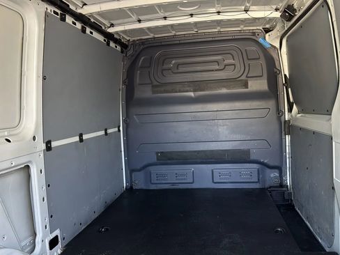 Used 2021 Mercedes-Benz Sprinter 2500 w/ Premium Package image 24