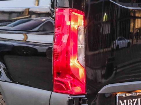 Used 2021 Mercedes-Benz Sprinter 2500 w/ Comfort Plus Package image 7