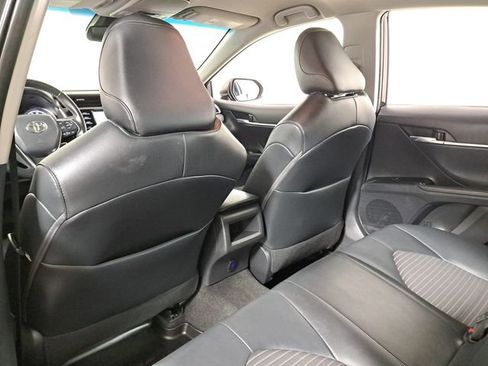 Used 2020 Toyota Camry SE image 11