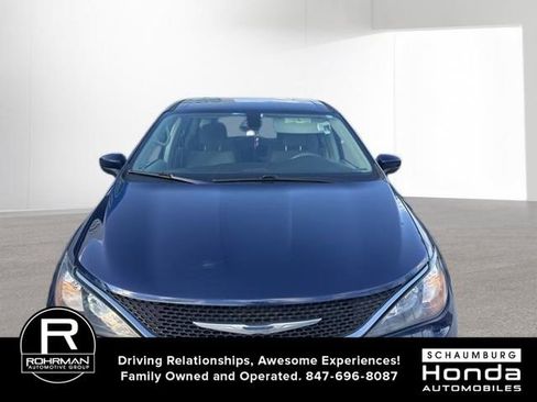 Used 2017 Chrysler Pacifica Touring w/ Tire & Wheel Group image 2