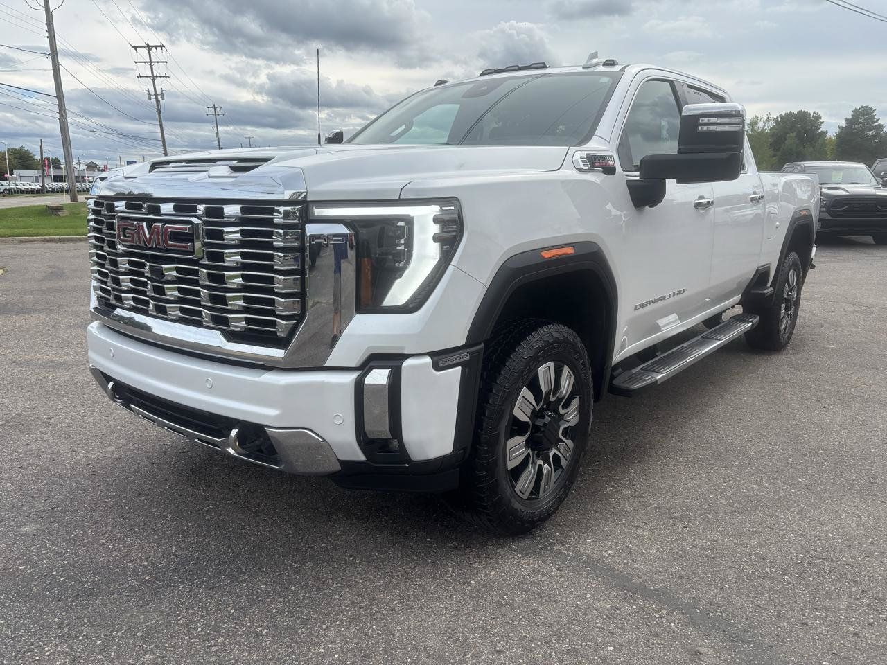 Used 2024 GMC Sierra 2500 Denali w/ Denali Reserve Package AWD/4WD image 1