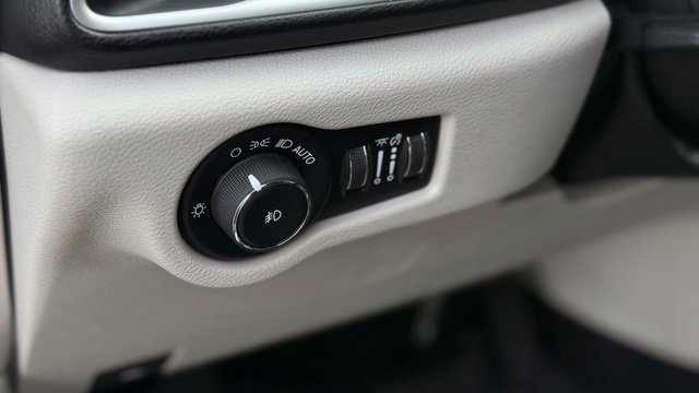Used 2019 Chrysler Pacifica Touring-L FWD image 26