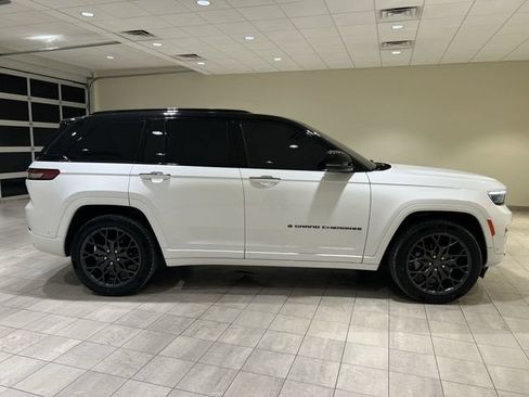 Used 2025 Jeep Grand Cherokee Summit AWD/4WD image 6