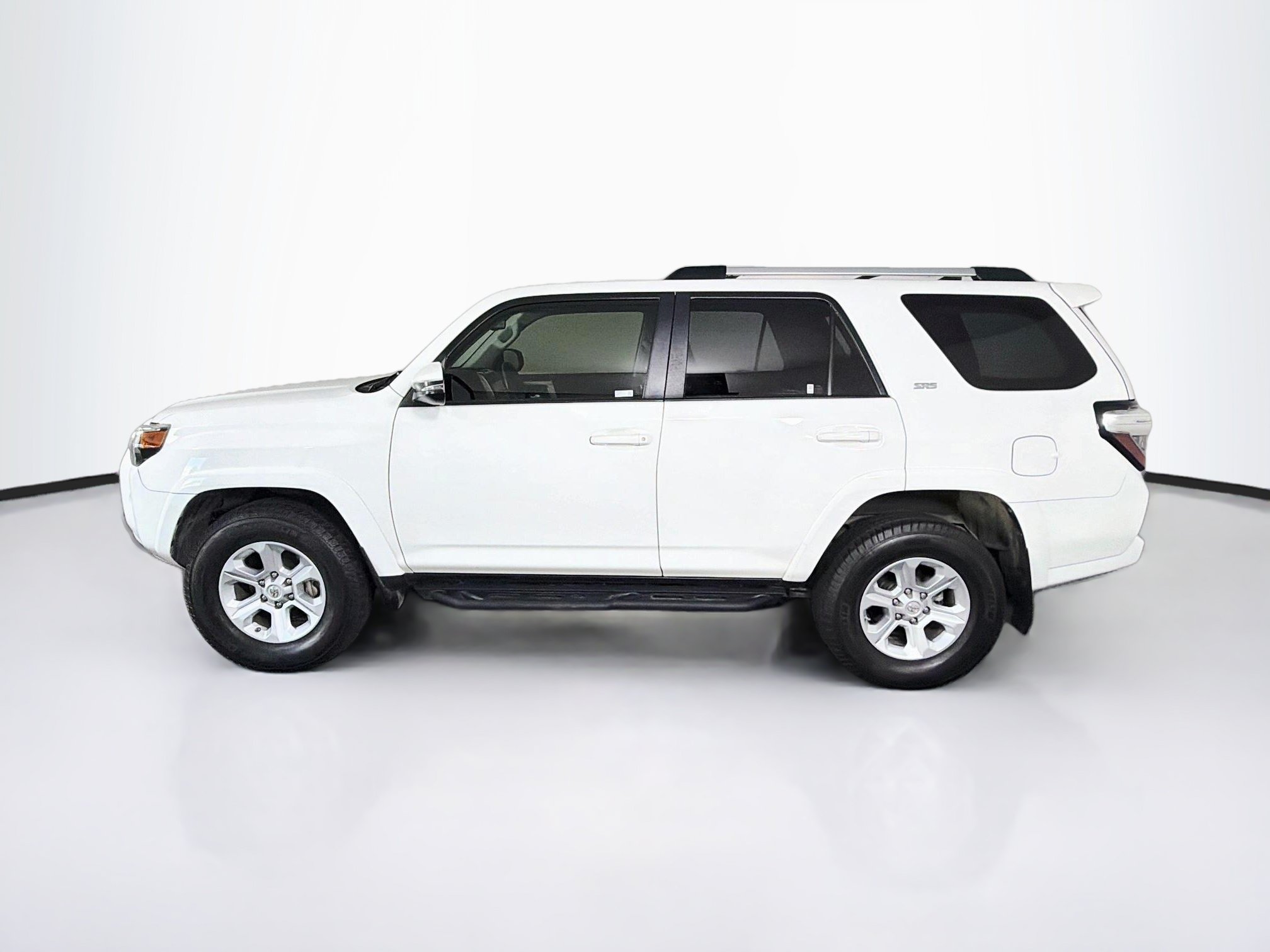 Used 2020 Toyota 4Runner SR5 Premium w/ Moonroof Package AWD/4WD image 4