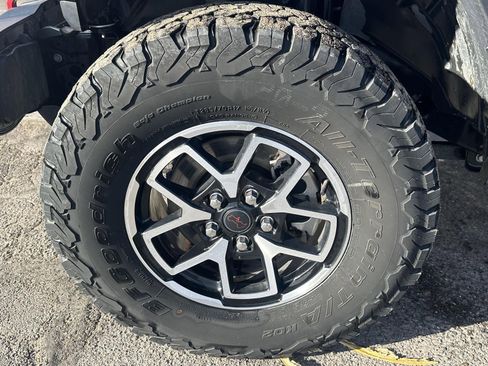 Used 2024 Jeep Wrangler Rubicon image 13