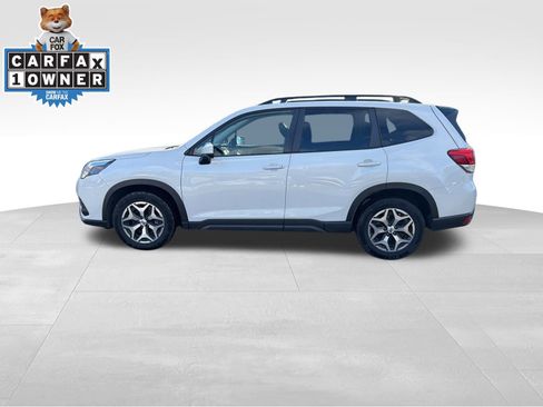 Used 2024 Subaru Forester Premium image 8