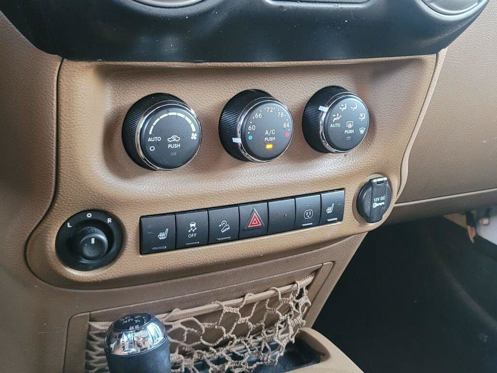 Used 2013 Jeep Wrangler Unlimited Sahara AWD/4WD image 26