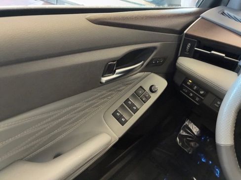 Used 2019 Toyota Avalon Limited image 13