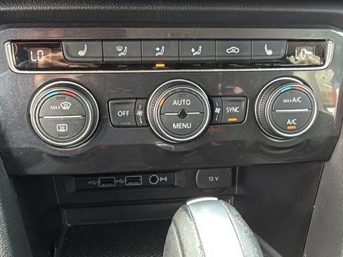 Used 2019 Volkswagen Tiguan SE FWD image 35