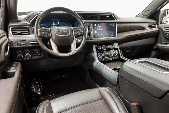 Used 2022 GMC Yukon XL Denali w/ Denali Premium Package AWD/4WD image 6