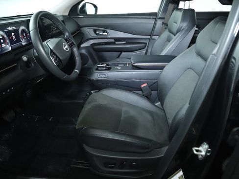 Used 2023 Nissan Ariya AWD image 18