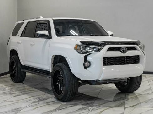 Used 2017 Toyota 4Runner SR5 RWD image 9