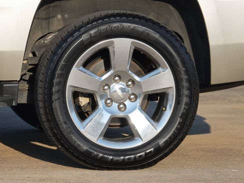 Used 2017 Chevrolet Tahoe LT w/ Luxury Package RWD image 27