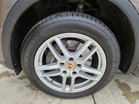 Used 2016 Porsche Cayenne AWD/4WD image 9