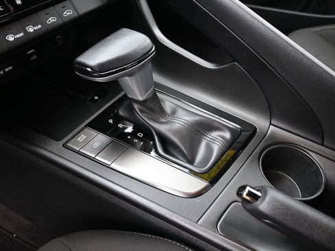 Certified 2025 Hyundai Elantra Sport image 19