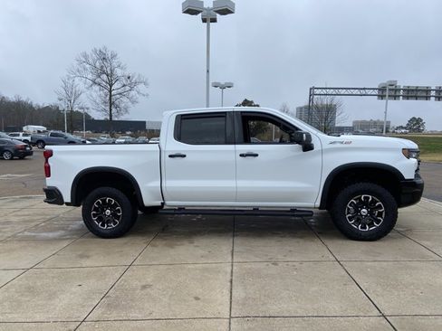 Used 2023 Chevrolet Silverado 1500 ZR2 image 12