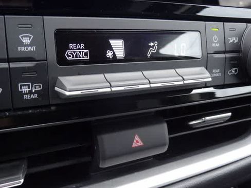 Used 2025 Toyota Grand Highlander AWD image 27