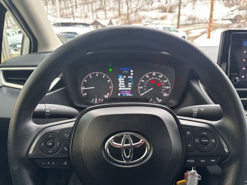 Used 2025 Toyota Corolla LE image 28