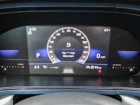 Used 2022 Volkswagen Taos SE w/ Panoramic Sunroof Package image 22