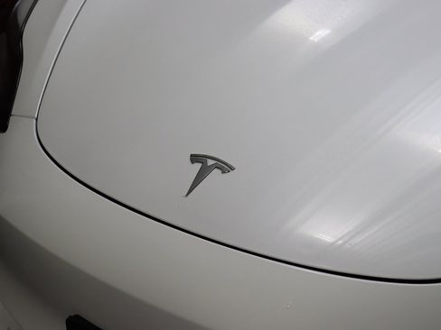 Used 2023 Tesla Model 3 Standard Range image 3