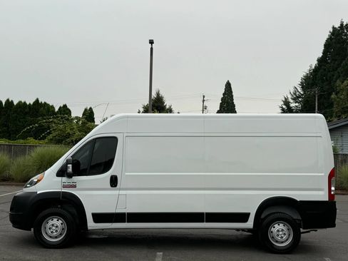 Used 2021 RAM ProMaster 2500 FWD image 2