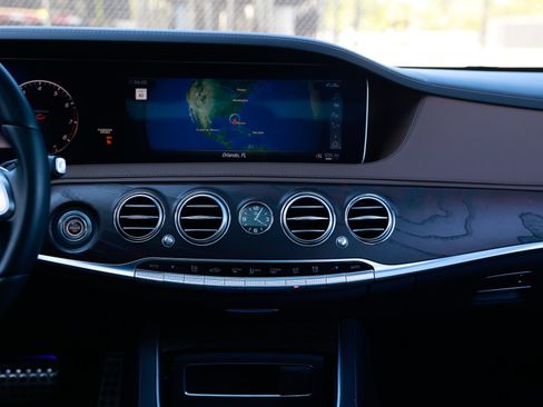 Used 2019 Mercedes-Benz S 560 Sedan image 44