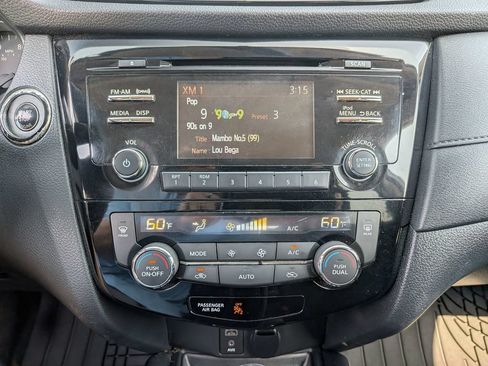 Used 2017 Nissan Rogue SV AWD/4WD image 33