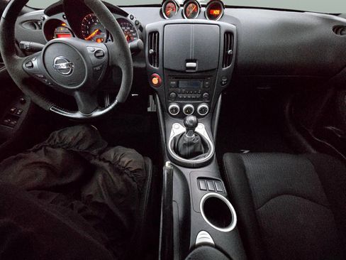 Used 2016 Nissan 370Z NISMO image 12
