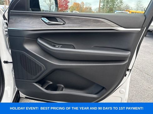 New 2025 Jeep Grand Cherokee Limited w/ Luxury Tech Group II image 34