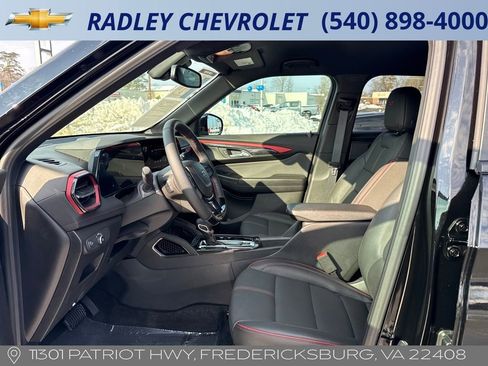 Used 2025 Chevrolet TrailBlazer RS w/ Convenience Package image 3