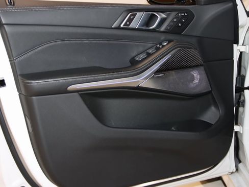 Used 2024 BMW X7 M60i image 34