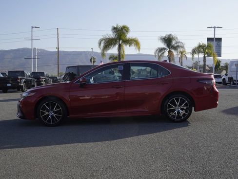 Used 2023 Toyota Camry SE FWD image 7