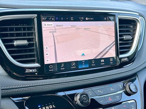 New 2026 Chrysler Pacifica Limited FWD image 9