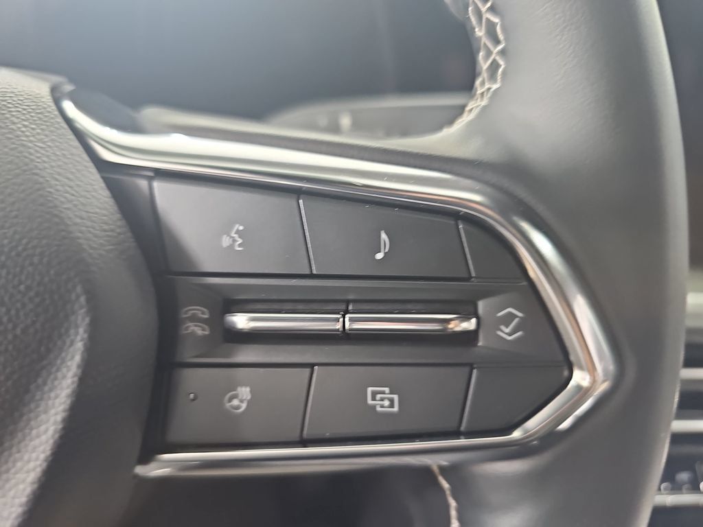 Used 2025 Chevrolet Traverse LT FWD image 26