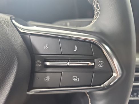 Used 2025 Chevrolet Traverse LT FWD image 26