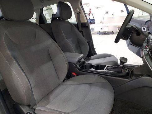 Used 2025 Kia K4 LXS image 29