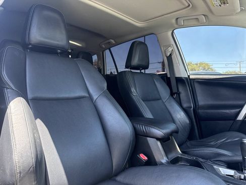 Used 2014 Toyota RAV4 Limited w/ Technology Package FWD image 29