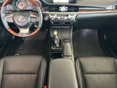 Used 2017 Lexus ES 350 w/ Navigation System Package image 10